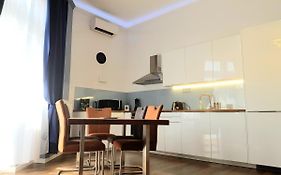 Luxurious Apartment With Balconies In Downtown Bp